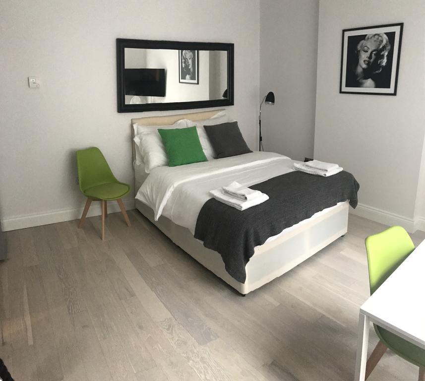 Апартаменты St Anne'S Court By Indigo Flats Лондон Экстерьер фото